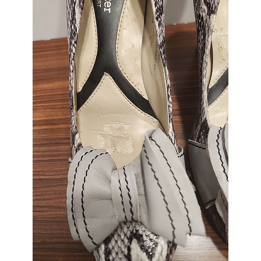 Naturalizer N5 8.5 N Comfort Floral‎ Snake Skin Strap 3 1/2 in. Heel Dress Shoes - Picture 2 of 8